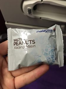 マレーシア航空の機内食のナッツ