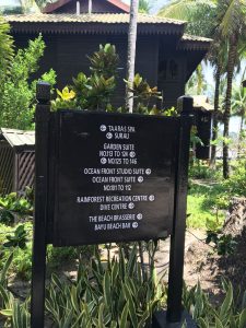 ザ・ターラス ビーチ & スパ リゾート内の案内看板